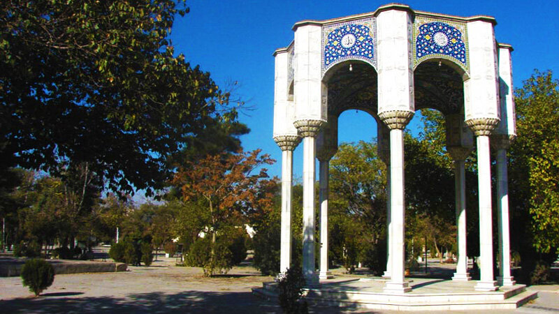 Cemeteries as tourist attraction: Ibn Babawayh