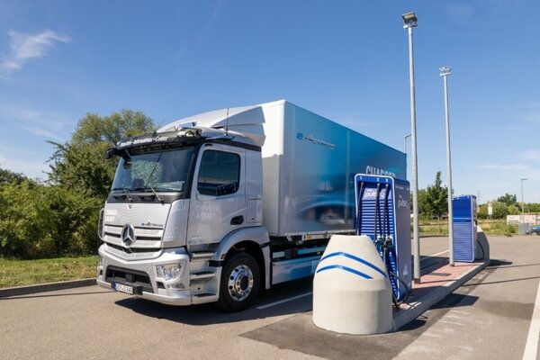 نصب ایستگاه‌های شارژ کامیون‌های الکتریکی در اروپا