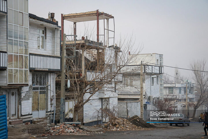 آغاز بازسازی خانه‌های آسیب دیده از زلزله درخوی