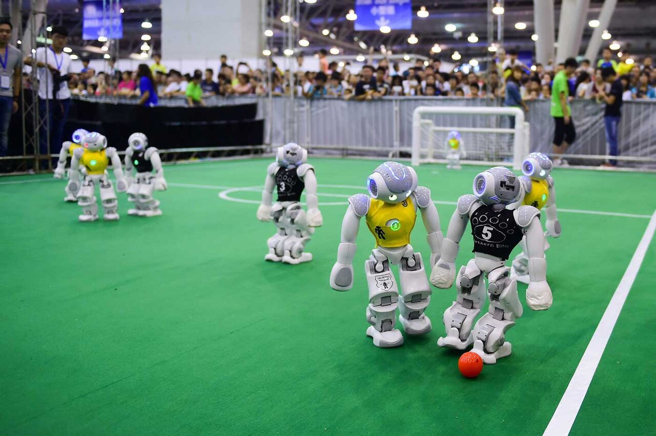 منتظر بزرگترین مسابقه فوتبال بین انسان و ربات‌ باشید