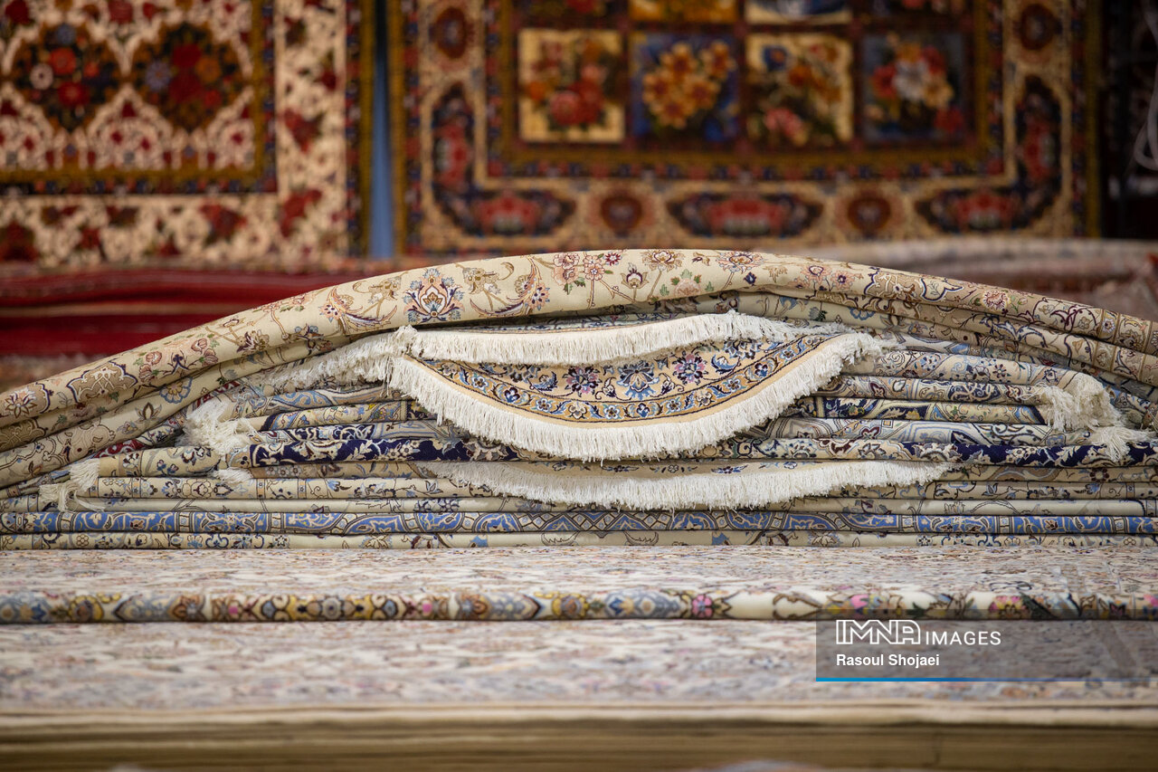 فرش دستباف به هیچ کشوری صادر نمیشود / تولید فرش گردش مالی ندارد