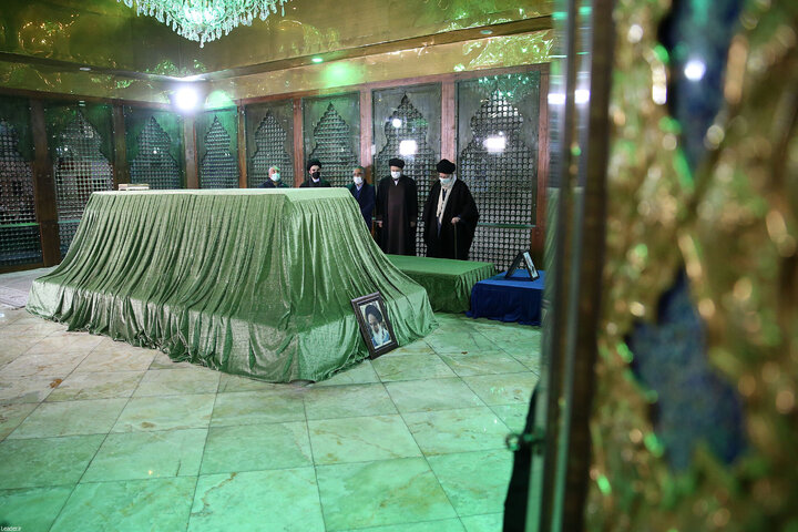 حضور رهبر معظم انقلاب در مرقد مطهر امام خمینی(ره) و گلزار شهیدان