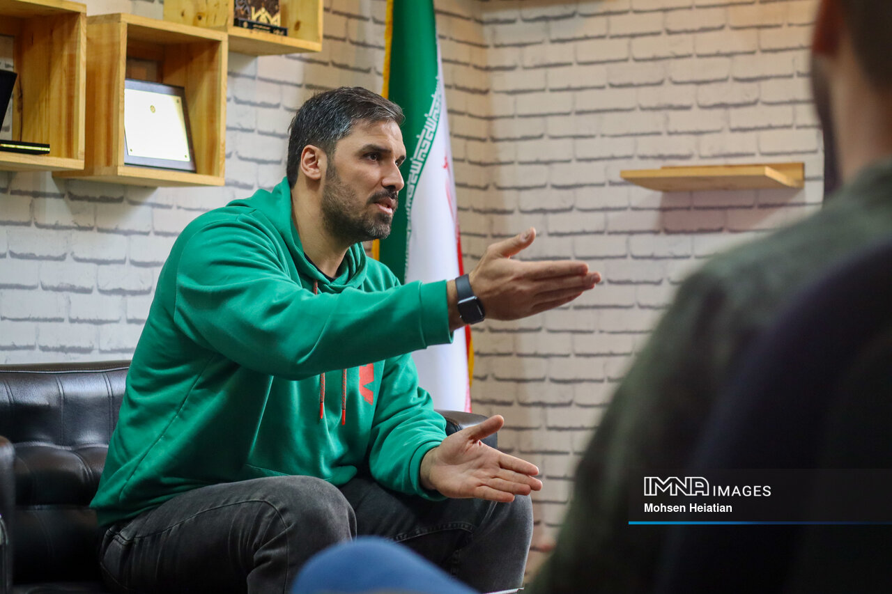 رئیس فدراسیون هندبال دست خالی و تنها کار میکند/وویویچ برای همه ما یک رفیق بود!