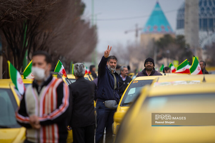 مراسم رژه ناوگان تاکسیرانی اصفهان به مناسبت دهه فجر