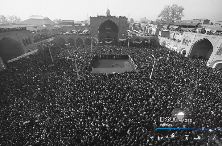 ۲۵ دی ۱۳۵۷، حضور ۱۰۰ هزار نفر از انقلابیون در مسجد بازار تهران