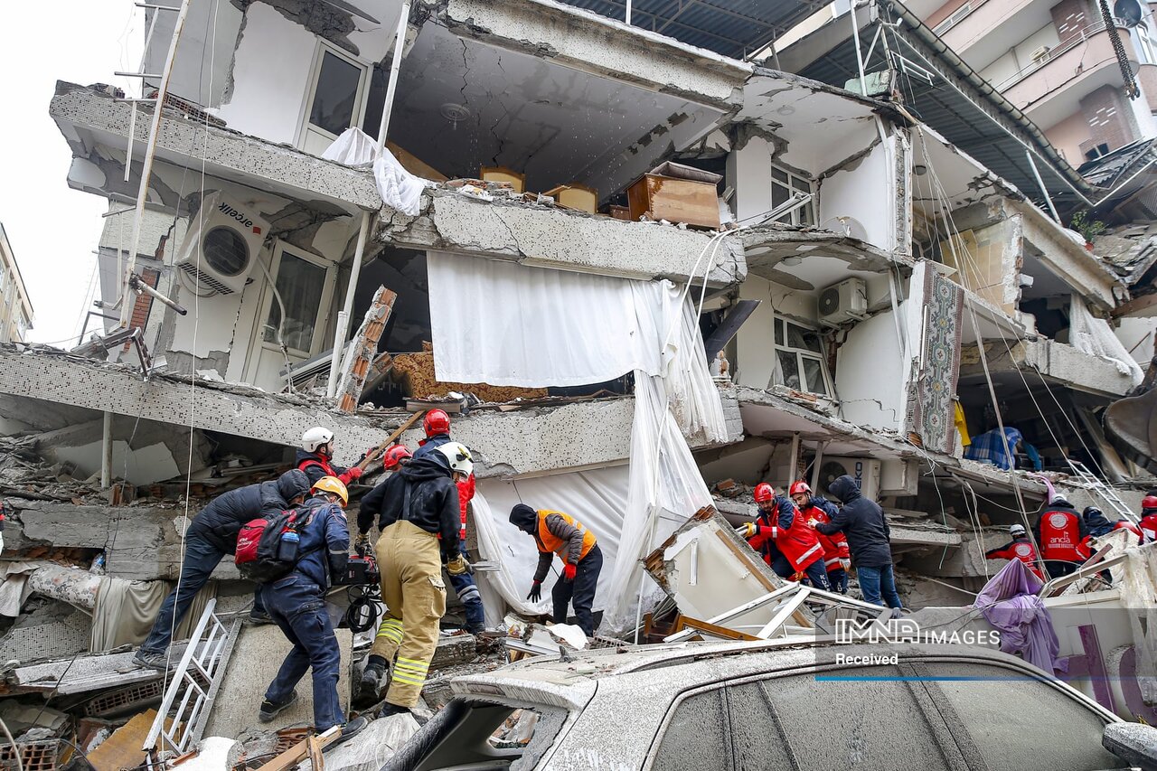 نجات پدر و دختری در ترکیه یک هفته پس از زلزله