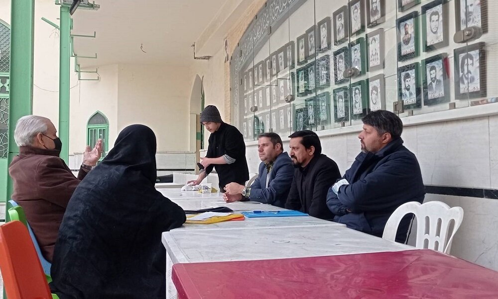 برپایی میز خدمت برای ایثارگران تهرانی در دهه فجر