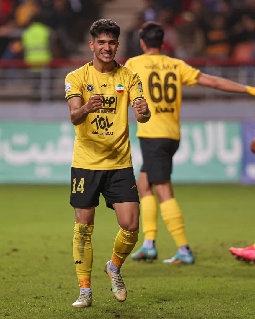 مورایس با این ترفند پیروز آرنا لقب گرفت!+ عکس