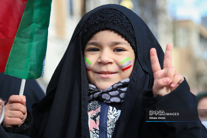 شور انقلابی مردم سنندج در راهپیمایی 22 بهمن