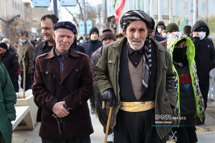 شور انقلابی مردم سنندج در راهپیمایی 22 بهمن