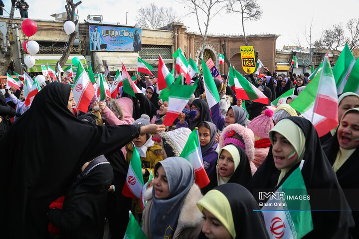 شور انقلابی مردم سنندج در راهپیمایی 22 بهمن