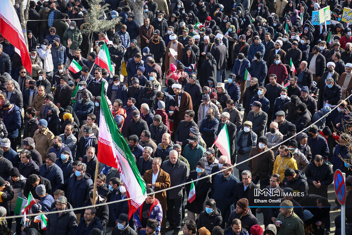 شور انقلابی مردم سنندج در راهپیمایی 22 بهمن