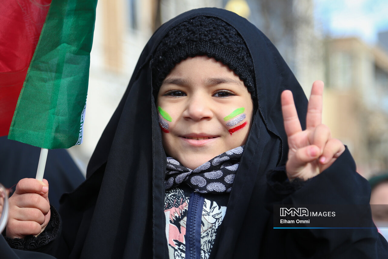 شور انقلابی مردم سنندج در راهپیمایی ۲۲ بهمن