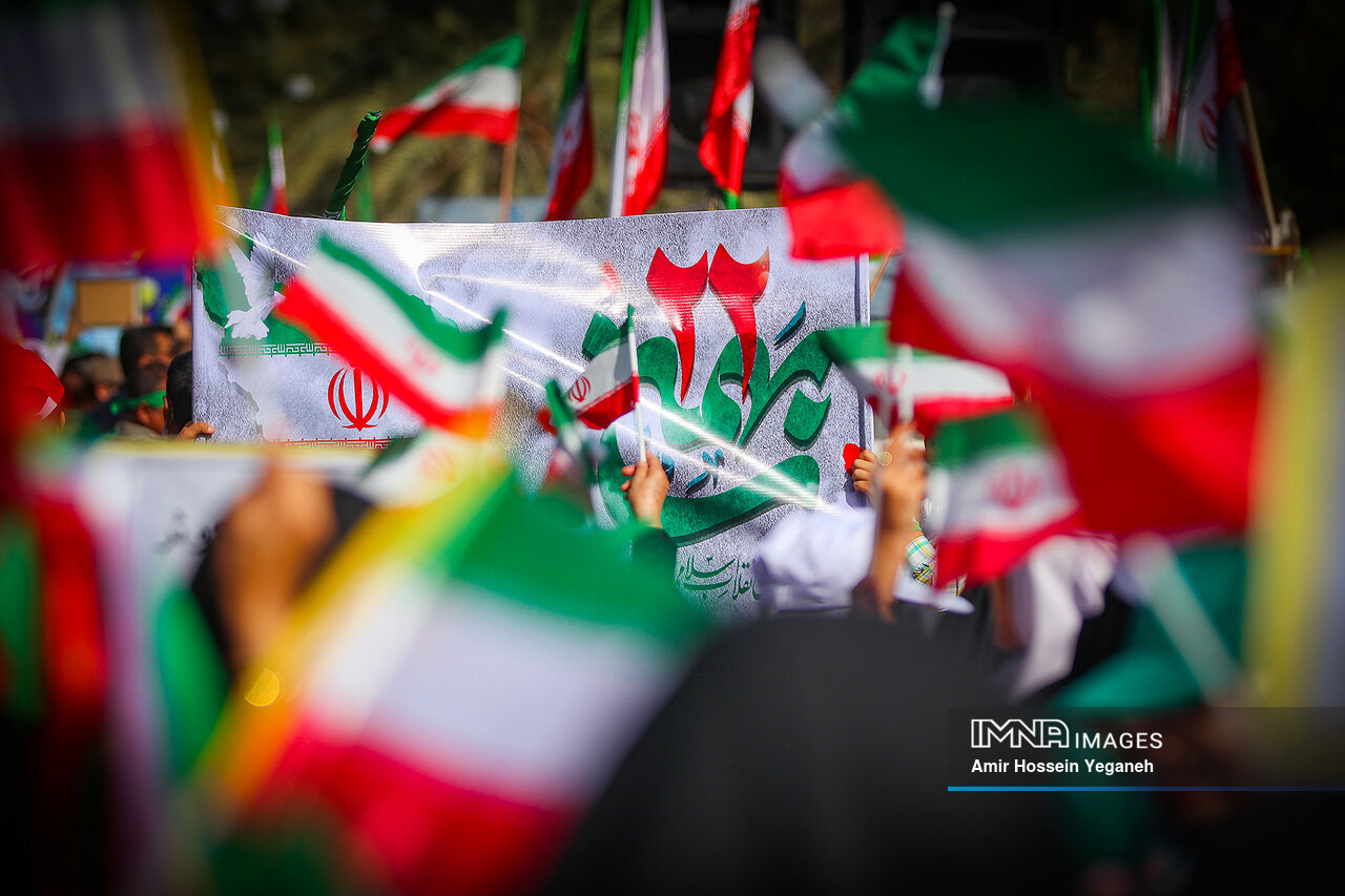 مردم پایگاه اصلی و دژ محکم انقلاب اسلامی‌ هستند