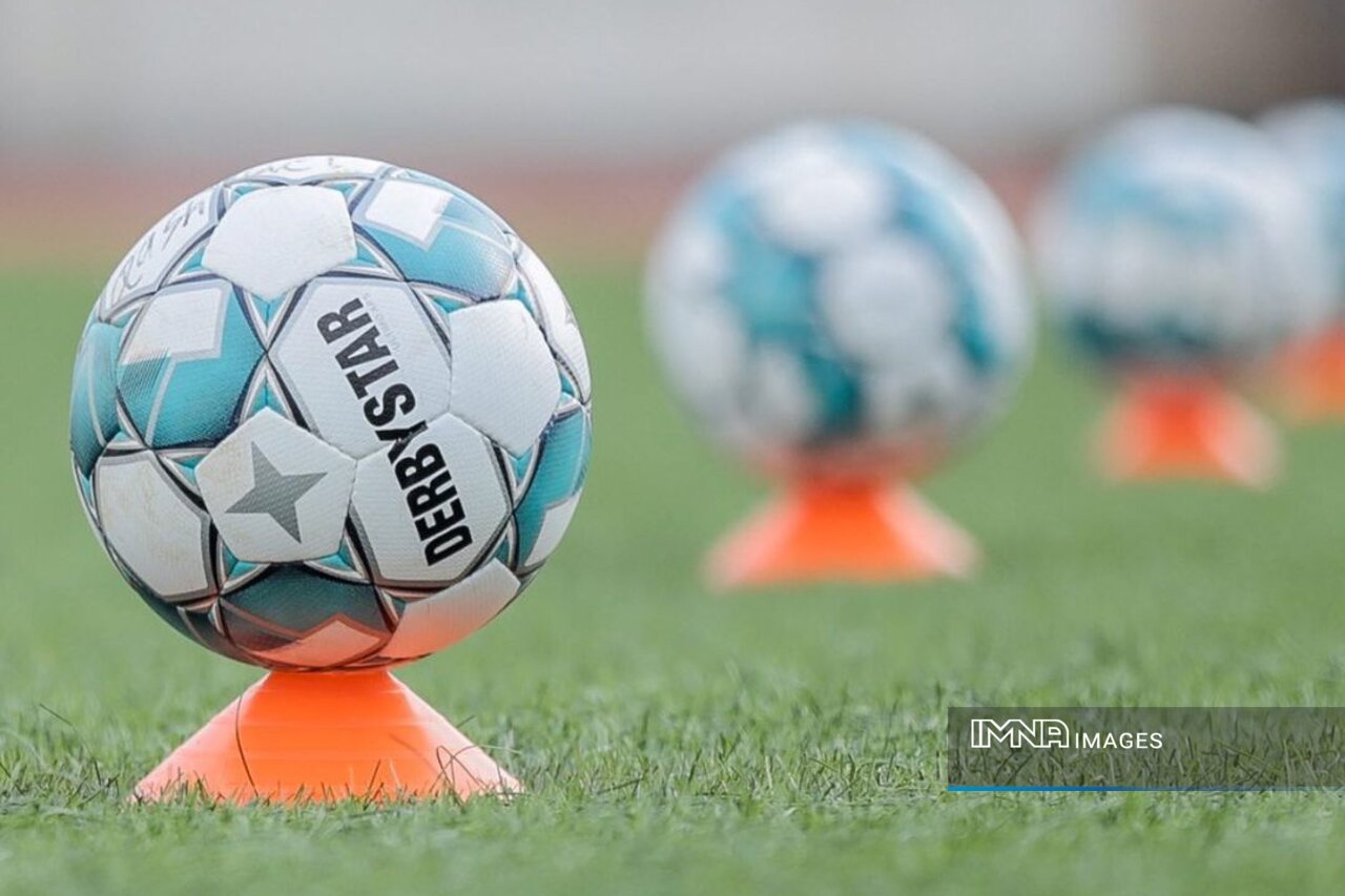 خانوادهها بیش از حد احساسی هستند/ زمین فوتبال استاندارد برای پایهها در اصفهان وجود ندارد