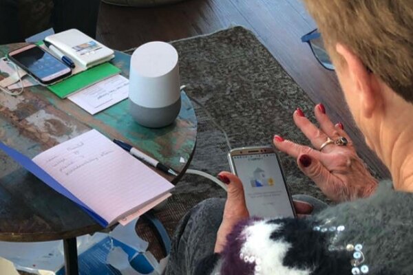 راهنماهای دیجیتال در خدمت سالمندان سوئدی