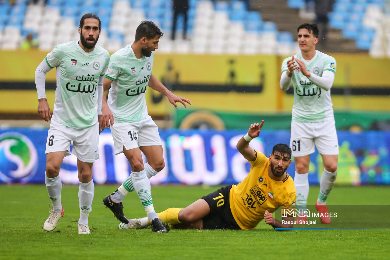 ذوبآهن _ سپاهان / همشهریها روبهروی هم شمشیر میکِشند!