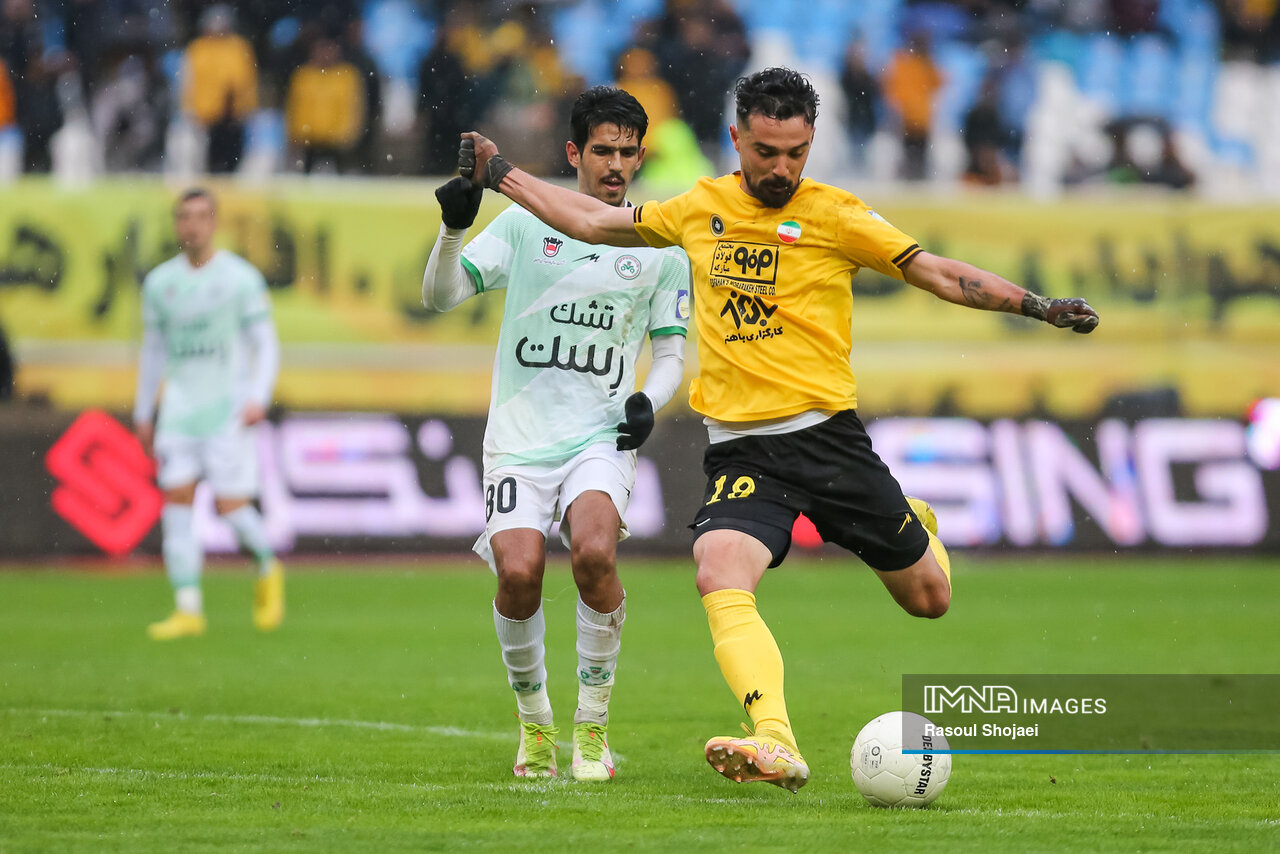 ذوبآهن _ سپاهان / همشهریها روبهروی هم شمشیر میکِشند!