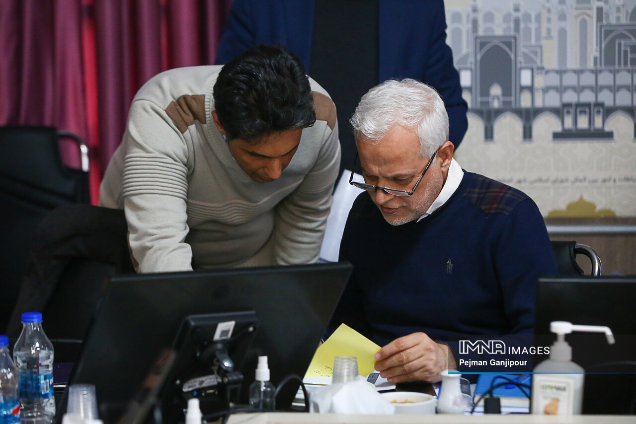کمیسیون تلفیق بررسی لایحه بودجه ۱۴۰۲ شهرداری اصفهان