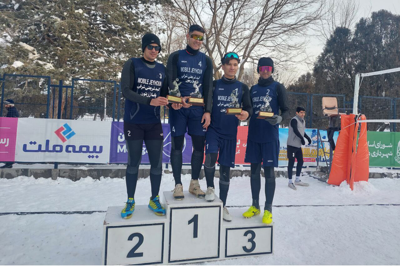 برگزاری مسابقات والیبال برفی در همدان