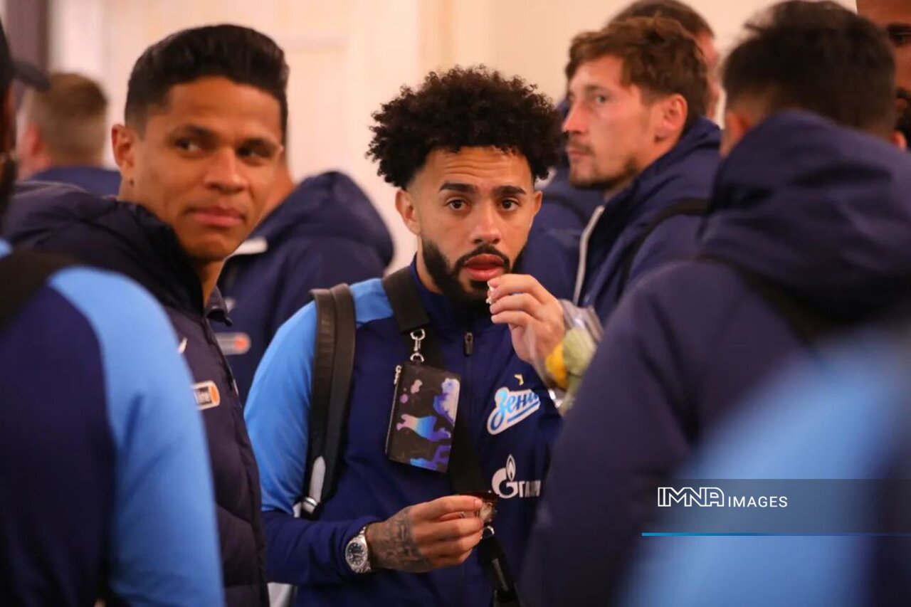 حضور کاروان زنیت در نصفجهان برای مصاف دوستانه با سپاهان +عکس