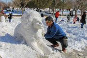 جشنواره ساخت آدم برفی در همدان