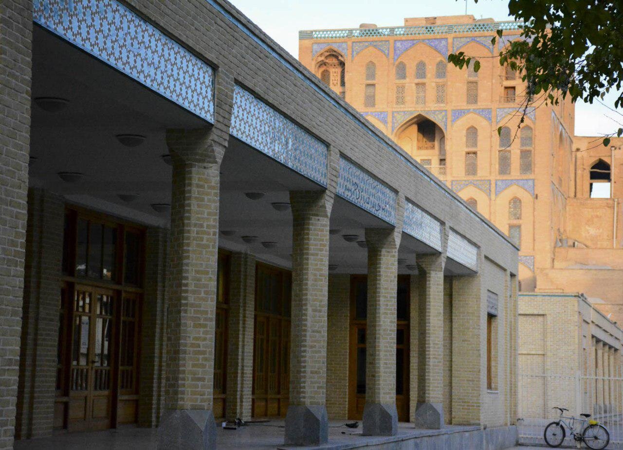 همه چیز درباره «کتابخانه تخصصی هنر شهرداری اصفهان» 