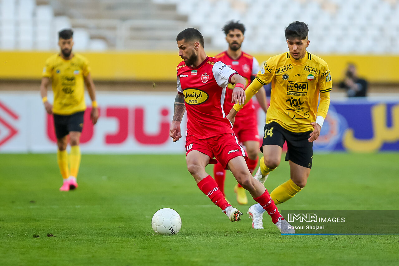 جنگ نابرابر در ورزشگاه آزادی/گاندوها خود را پیدا میکنند؟