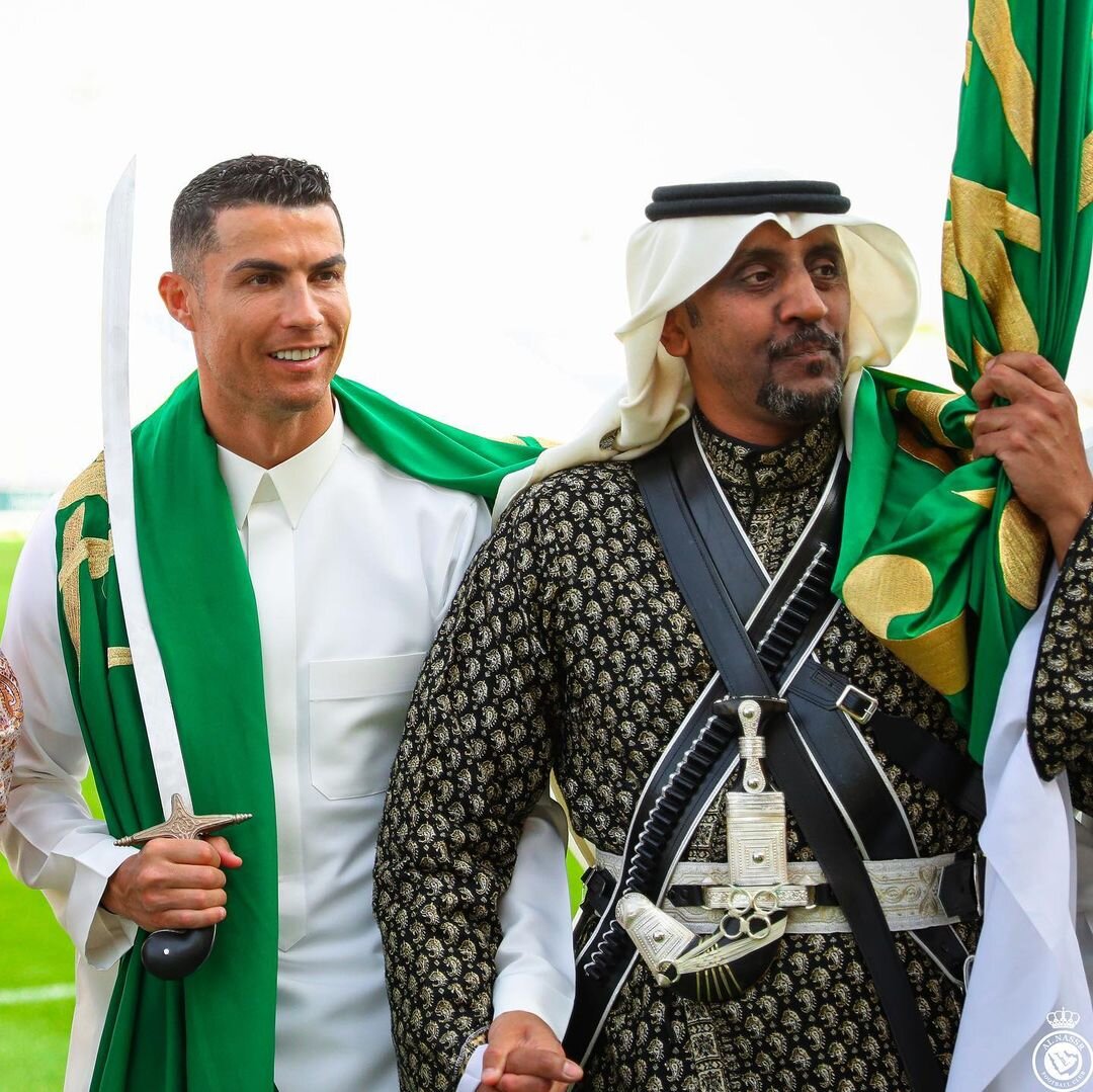 رونالدو در جشن عربستان دشداشه پوش شد! + فیلم