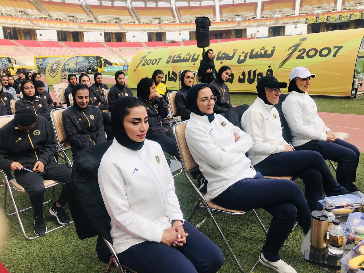 مراسم اهدای جام نایب قهرمانی سپاهان در نقش جهان برگزار شد