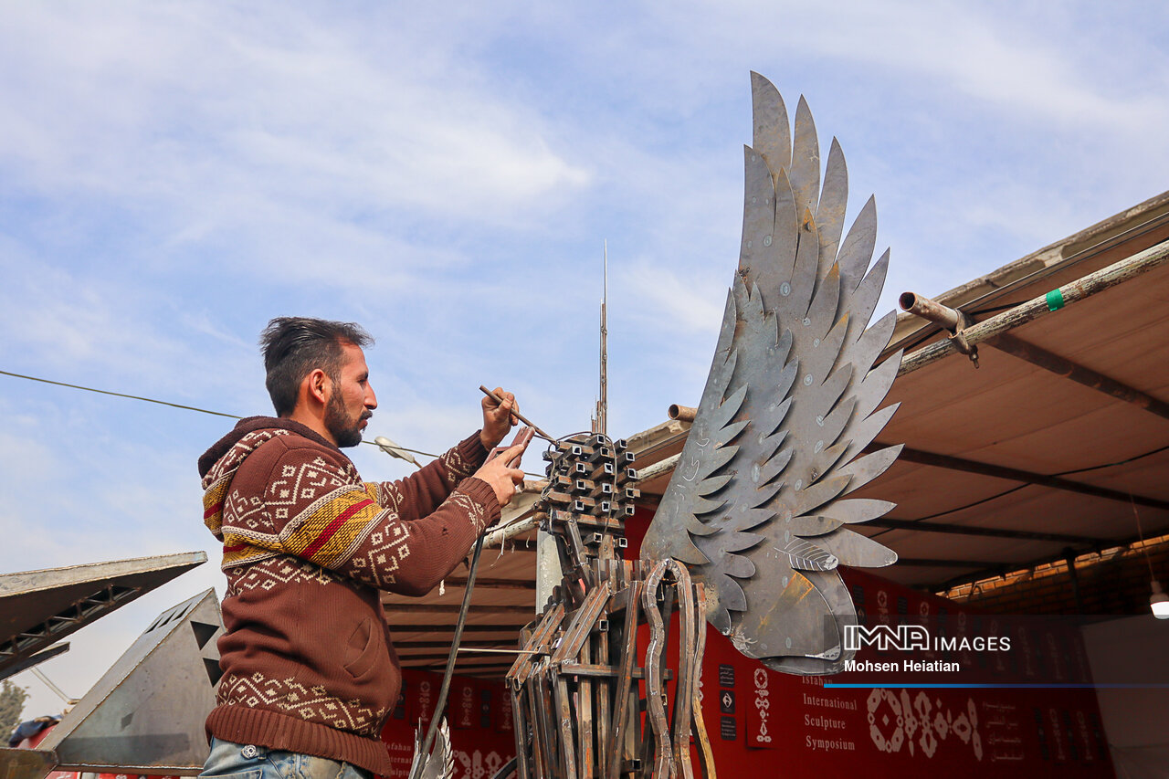 لمحهای برای نصف جهان