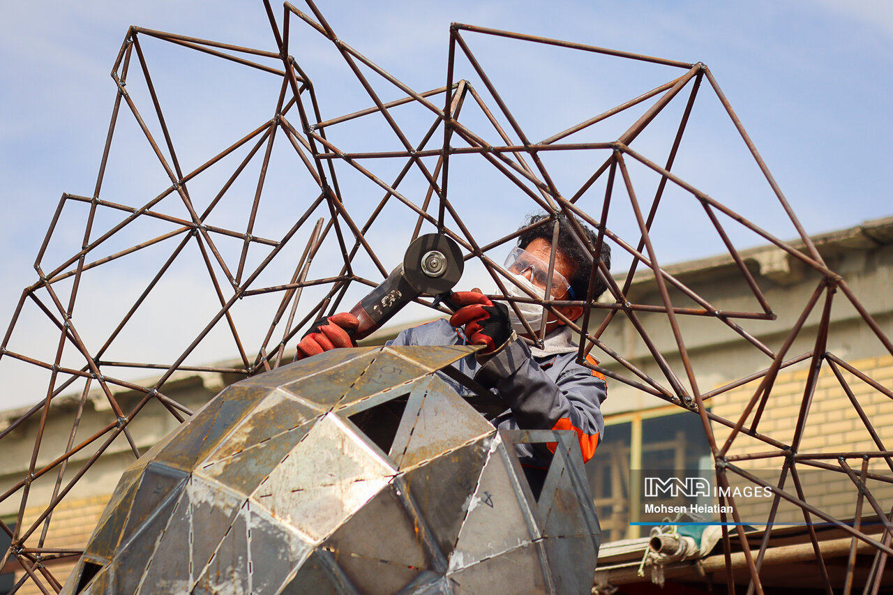 لمحهای برای نصف جهان