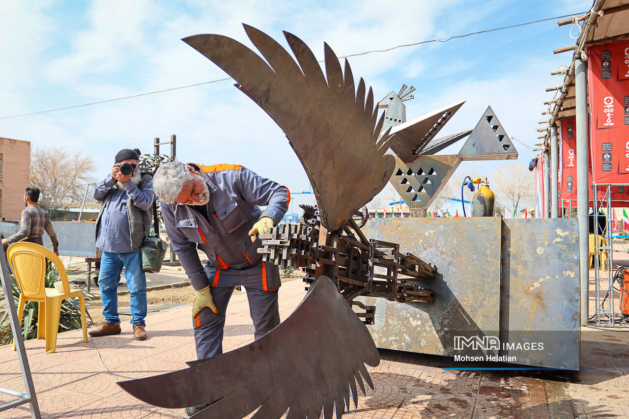 لمحهای برای نصف جهان