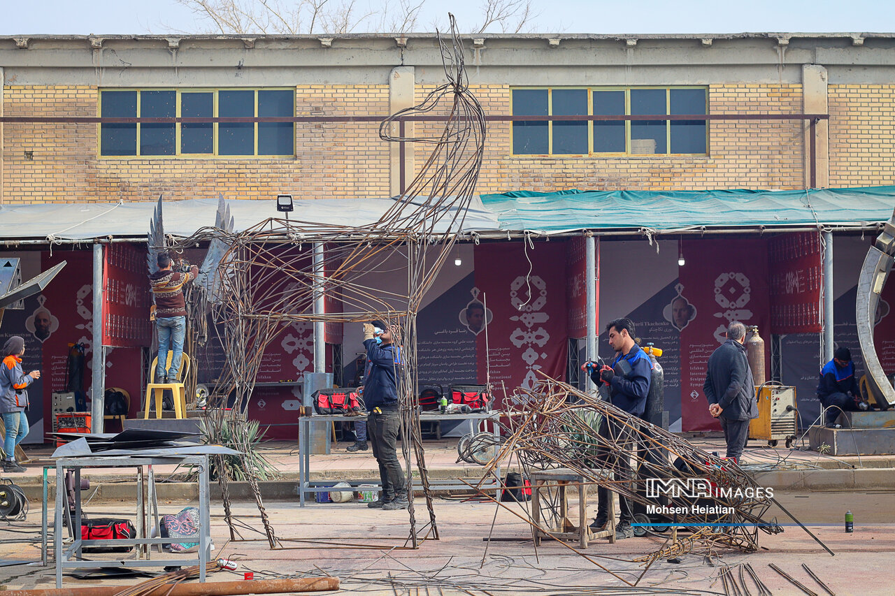 لمحهای برای نصف جهان