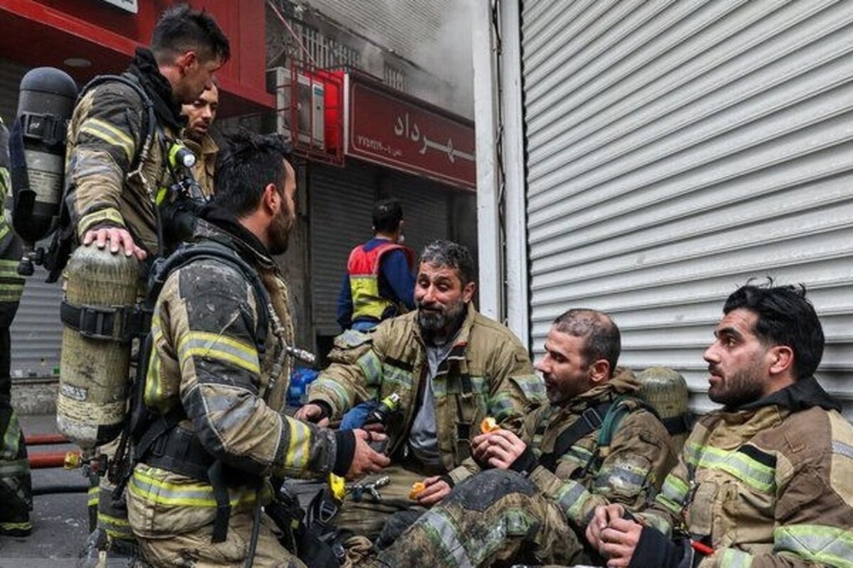 شهادت یک آتش‌نشان در حریق ساختمان خیابان بهار+ فیلم