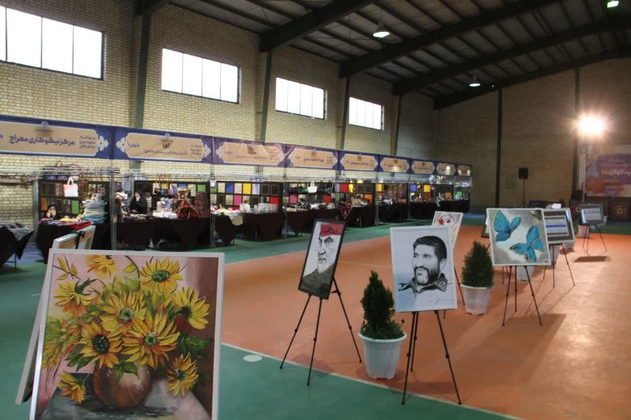 برگزاری نمایشگاه عرضه صنایع دستی بانوان اصفهانی در منطقه ۱۰ اصفهان