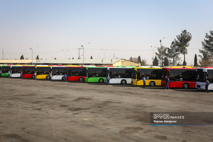 رونمایی از 81 دستگاه اتوبوس شهری