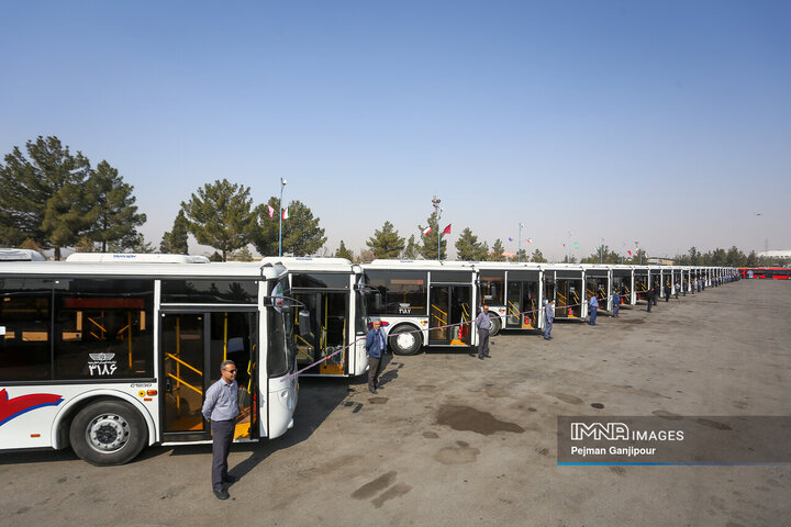 رونمایی از 81 دستگاه اتوبوس شهری