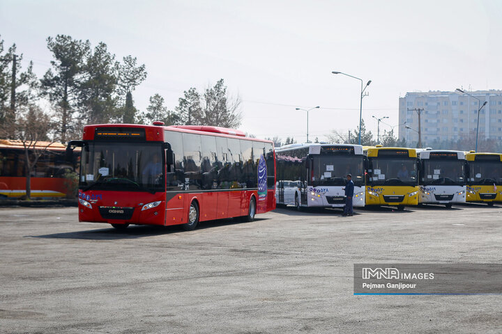 اعزام ۵۰ دستگاه اتوبوس کولردار ناوگان حمل‌ونقل خرم‌آباد به مرز مهران