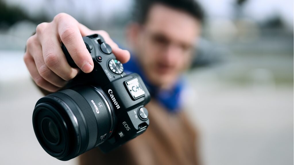 کدام دوربین بدون آینه کانن بهتر است؟