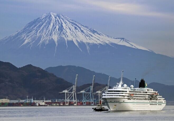 نخستین کشتی تفریحی خارجی بعد از ۳ سال وارد ژاپن شد