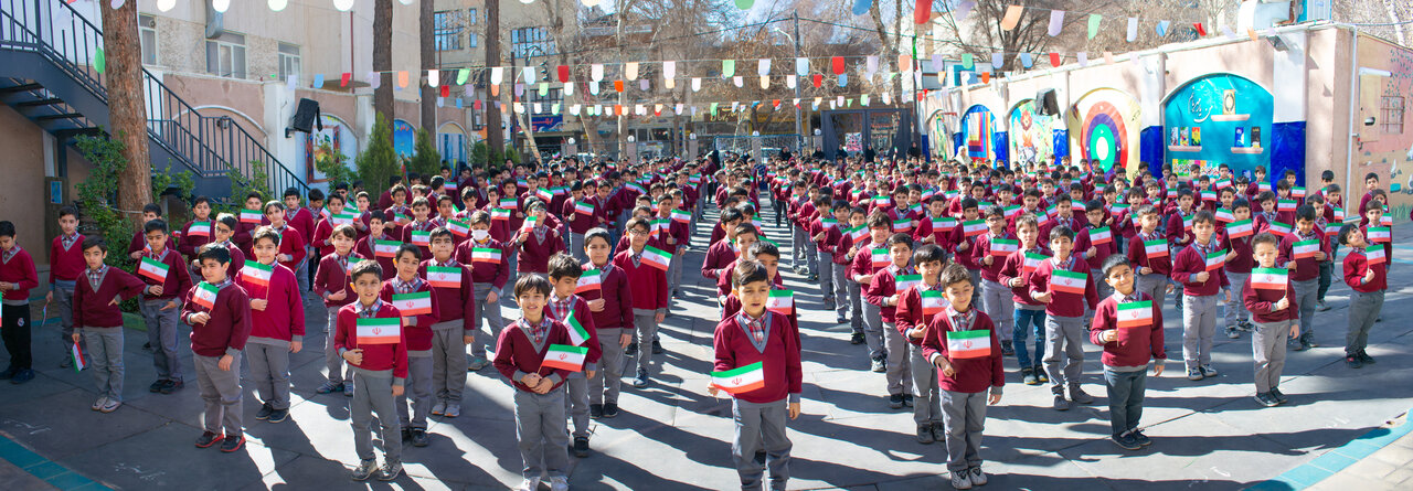 من با بازی یاد می گیرم