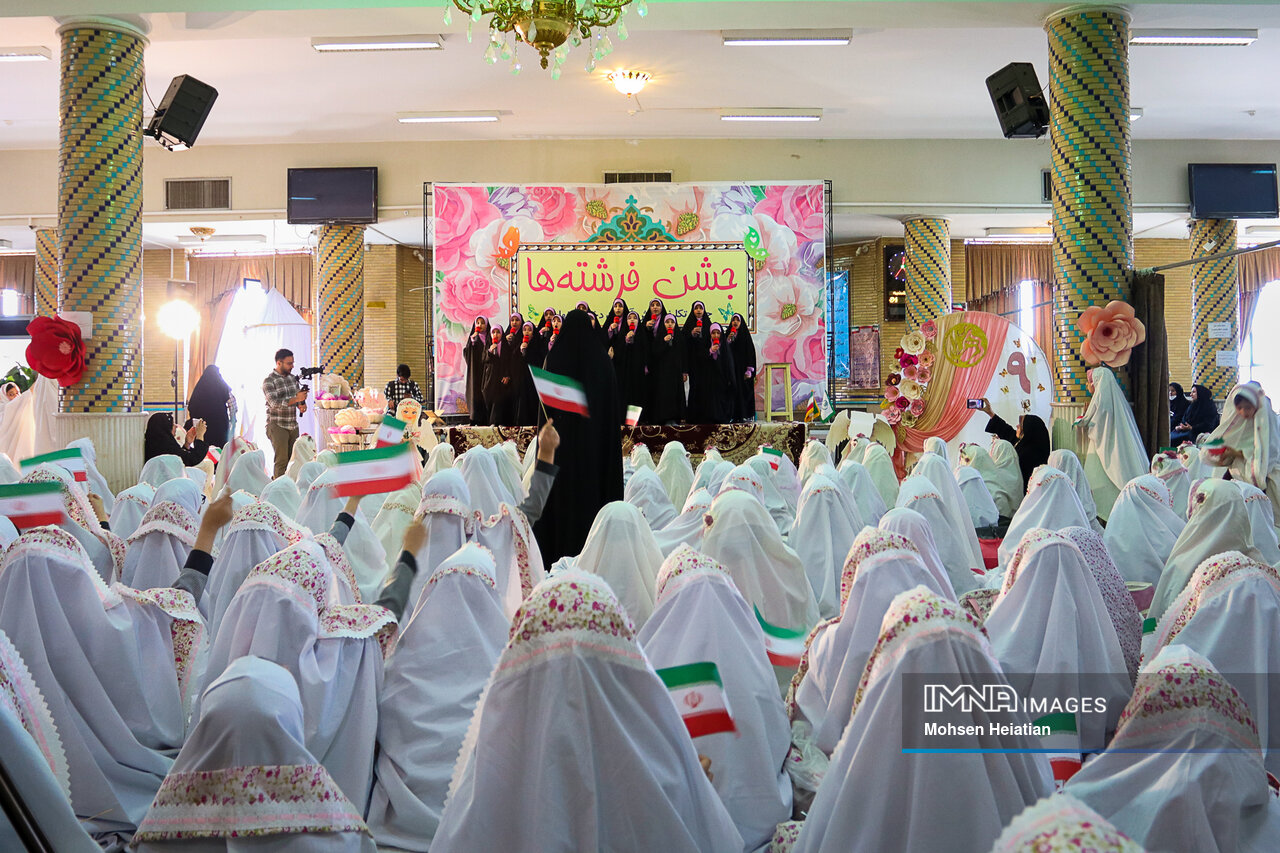جشن فرشته‌ها در اصفهان برگزار شد/جشن تکلیف یک هزار دانش‌آموز دختر