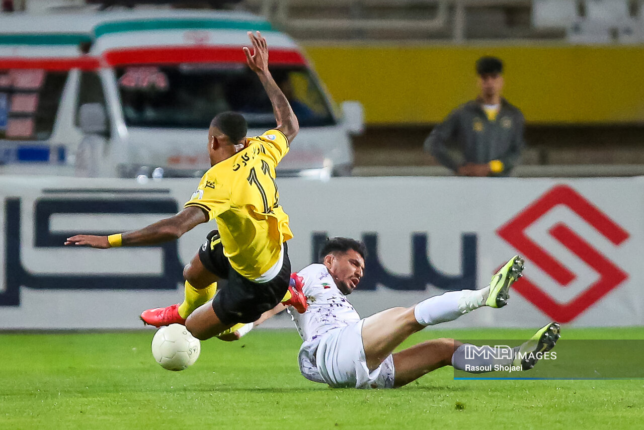 پرسپولیس هم با چهار گل مغلوب سپاهان شده است/ مورایس باید مقابل قرمز پوشان تغییر تاکتیک دهد