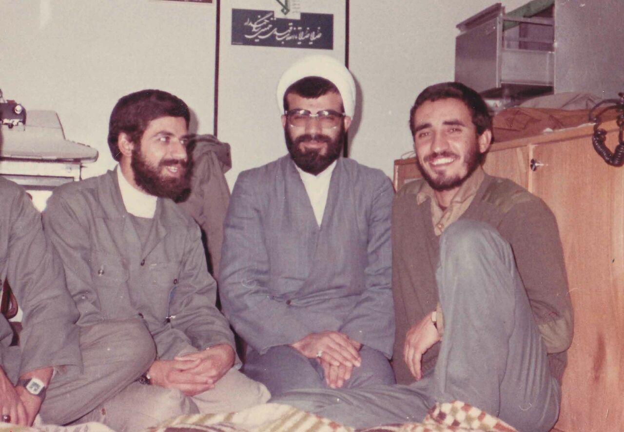 دعا و تضرع سلاحش بود