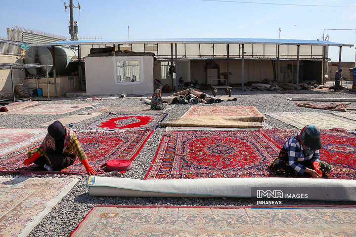 بازار پُررونق قالیشویی در آستانه نوروز