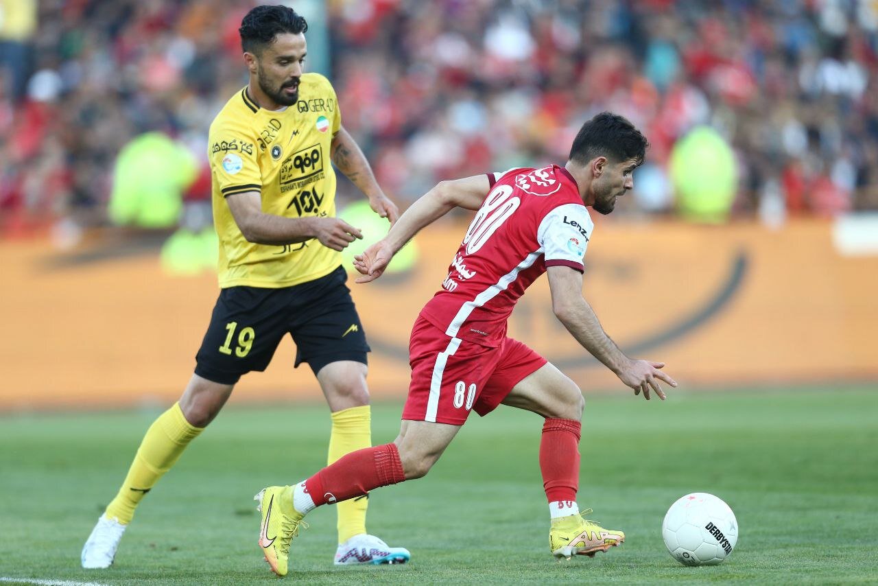 طلایی پوشان گلمحمدی را خلع سلاح کردند!+عکس