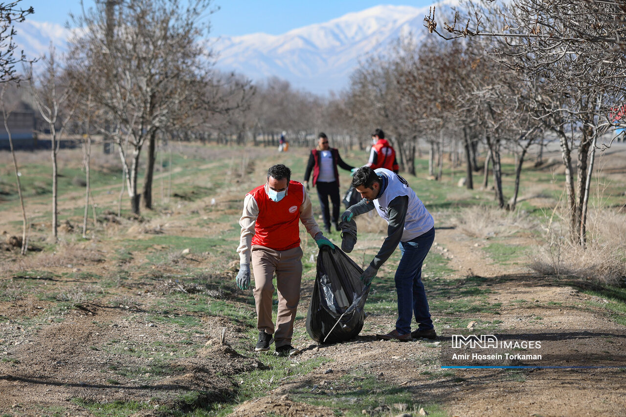 پاکسازی ۱۴۳ هزار مترمربع از زمین‌های بایر و حاشیه شهر گرگان