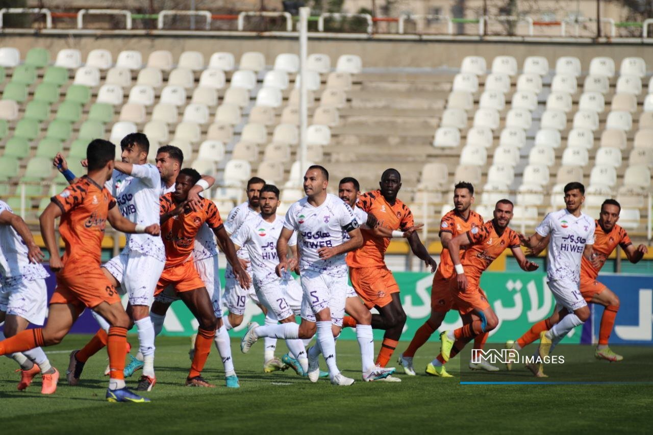 نبرد حساس آبیها در اراک/ تراکتور،رئال میشود؟