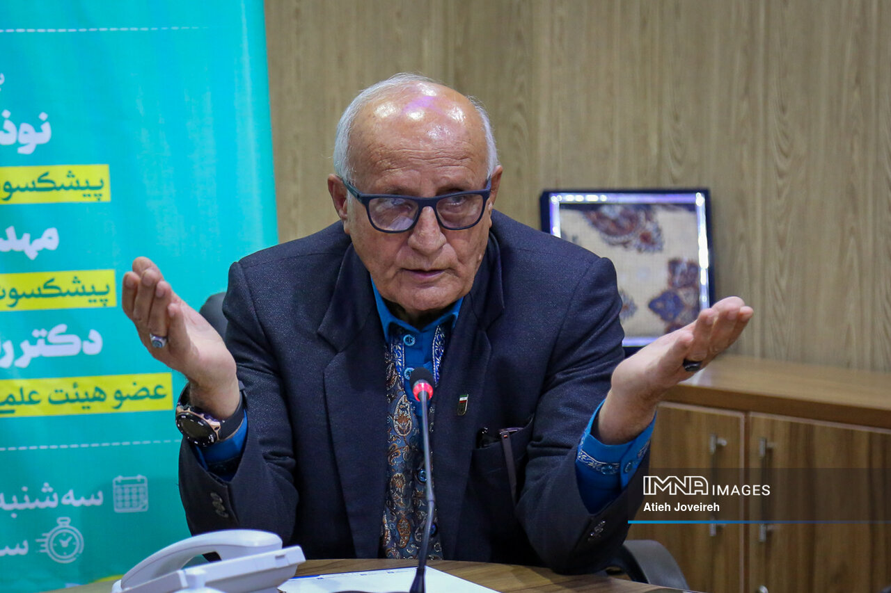 VAR سیستمی تمدن ساز است یا استرس زا / لیگ برتر رنگ کمک داور ویدیویی را به خود میبیند؟